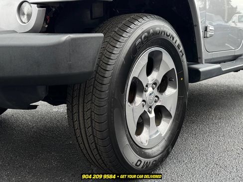 Used 2018 Jeep Wrangler Unlimited Sahara AWD/4WD image 15