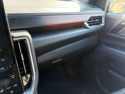 Used 2025 GMC Yukon Denali AWD/4WD image 15