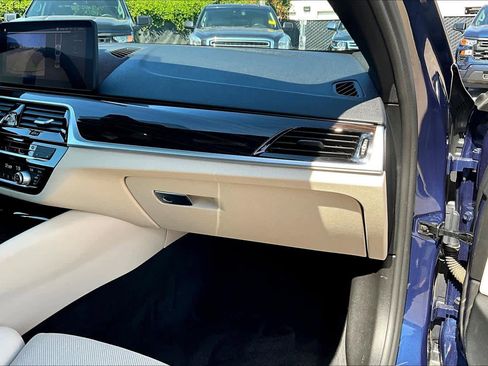 Used 2022 BMW 530i w/ M Sport Package image 18