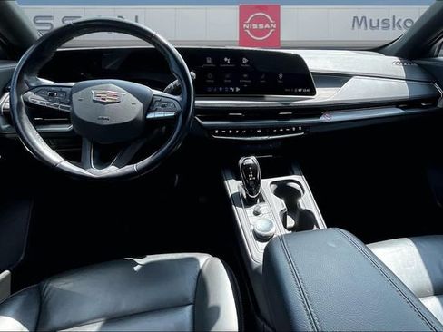 Used 2024 Cadillac XT4 Premium Luxury FWD image 7