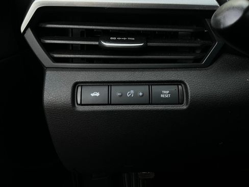 Used 2025 Nissan Altima 2.5 SV image 22