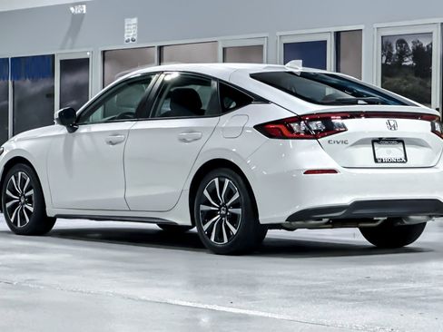 Used 2024 Honda Civic EX-L image 3