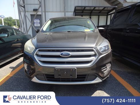 Used 2017 Ford Escape SE FWD image 2