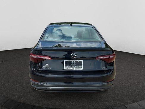 Used 2024 Volkswagen Jetta SE image 2