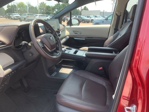 Used 2024 Toyota Sienna Platinum AWD/4WD image 12