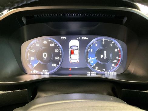 Certified 2022 Volvo XC40 T4 R-Design w/ Advanced Package image 24