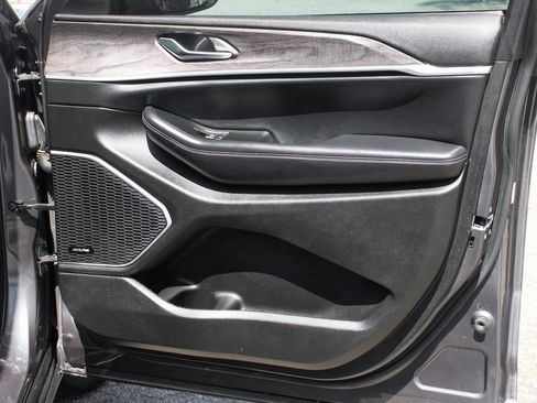 Used 2021 Jeep Grand Cherokee L Limited image 41