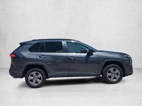 Used 2022 Toyota RAV4 XLE w/ Convenience Package FWD image 4
