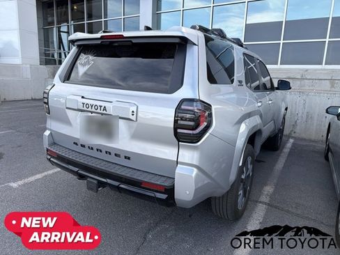 Used 2025 Toyota 4Runner TRD Sport AWD/4WD image 9