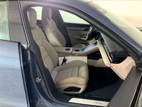 Used 2025 Porsche Taycan image 16