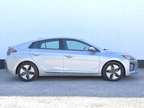 Used 2022 Hyundai Ioniq Limited FWD image 6