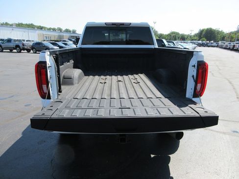 Used 2021 GMC Sierra 2500 AT4 w/ AT4 Premium Plus Package AWD/4WD image 9