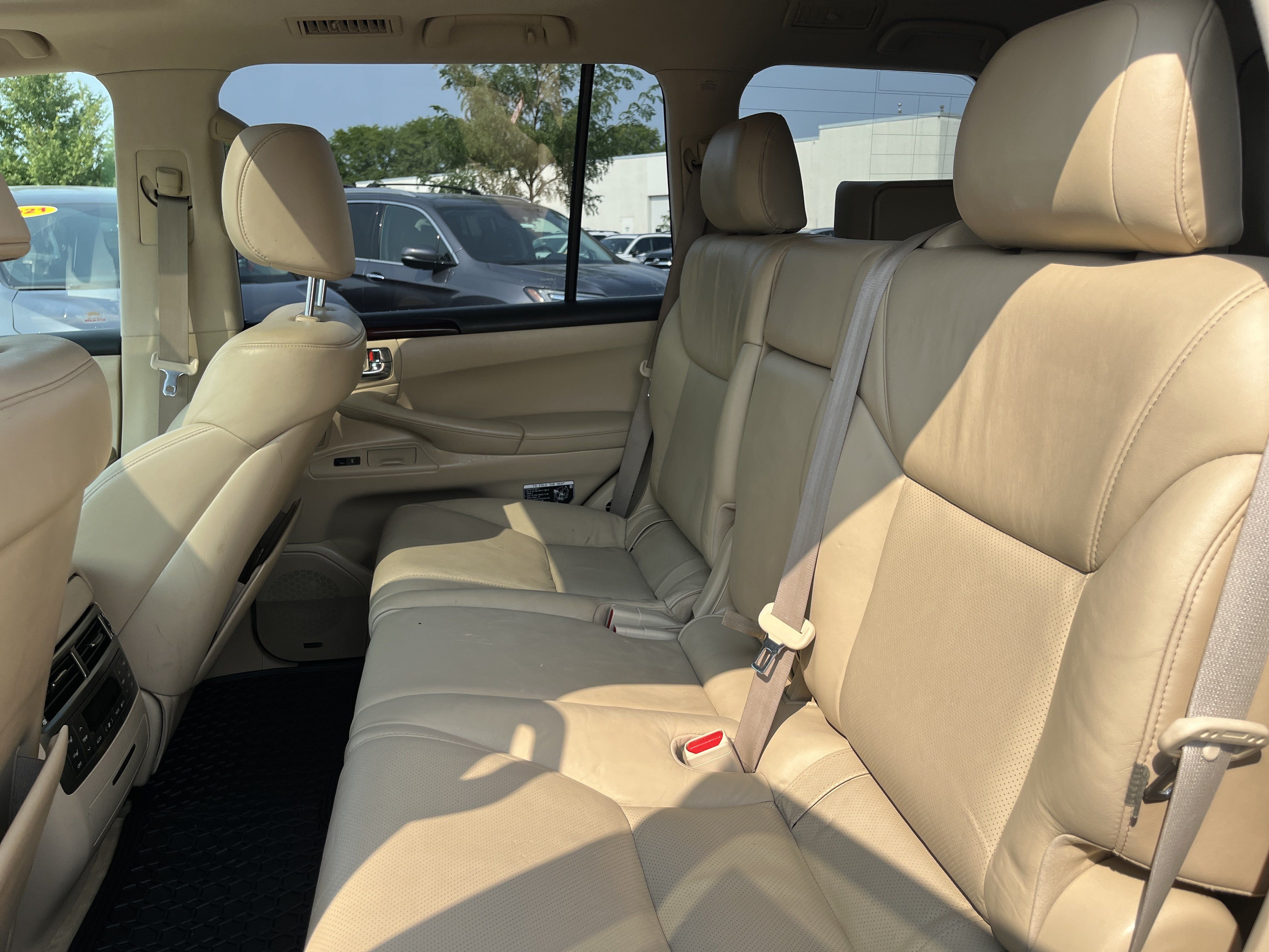 Used 2011 Lexus LX 570 4WD w/ Luxury Pkg image 15