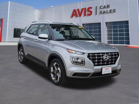 Used 2025 Hyundai Venue SEL FWD image 9
