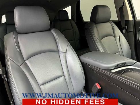 Used 2021 Buick Enclave Essence image 23