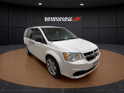 Used 2019 Dodge Grand Caravan SE w/ UConnect Hands-Free Group