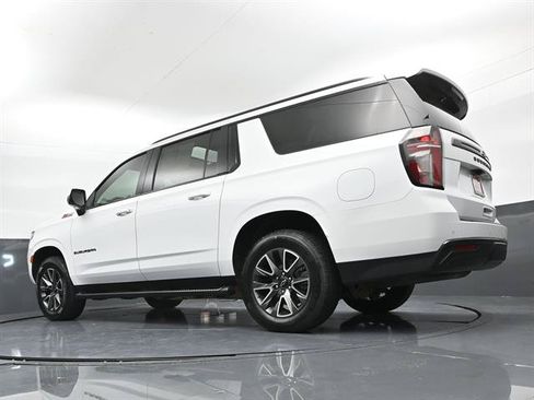 Used 2022 Chevrolet Suburban Z71 w/ Luxury Package AWD/4WD image 40