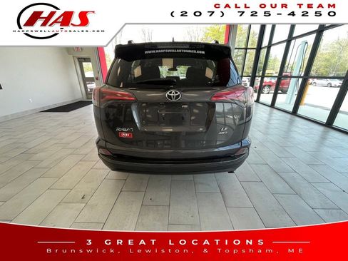 Used 2017 Toyota RAV4 LE AWD/4WD image 5