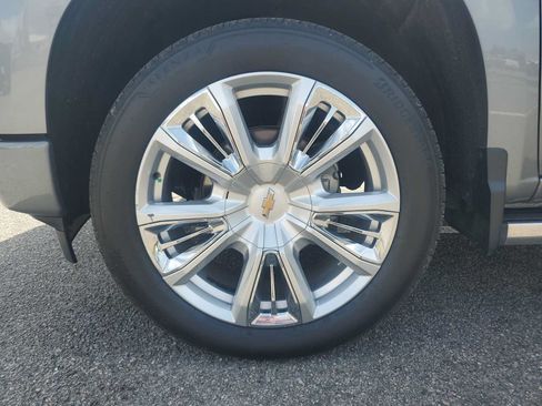 Used 2023 Chevrolet Silverado 1500 High Country w/ High Country Premium Package AWD/4WD image 14