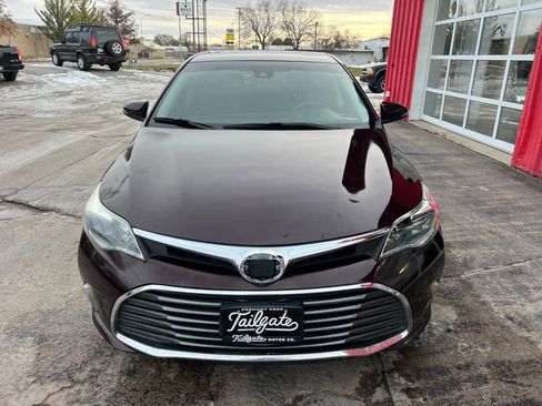 Used 2018 Toyota Avalon image 3