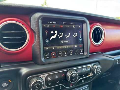 Used 2023 Jeep Wrangler Unlimited Rubicon w/ LED Lighting Group AWD/4WD image 5