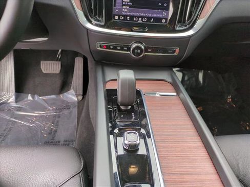 Used 2025 Volvo V60 B5 Cross Country Plus image 12