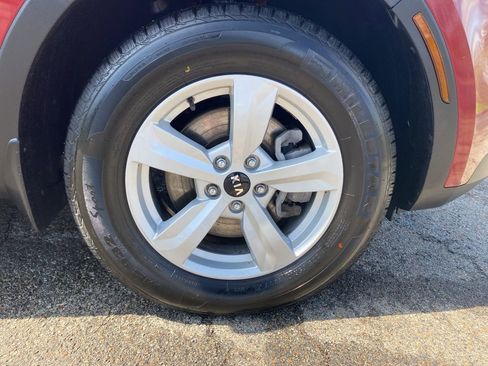 Certified 2021 Kia Sorento LX image 9