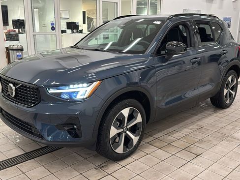 Used 2026 Volvo XC40 B4 Plus w/ Climate Package image 9