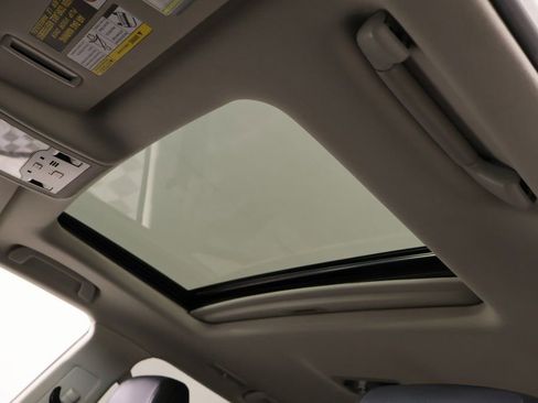 Used 2018 Lexus LX 570 4WD w/ Luxury Package image 17