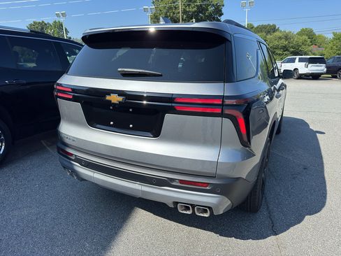 New 2026 Chevrolet Traverse LT w/ Sun and Wheel Package FWD image 5