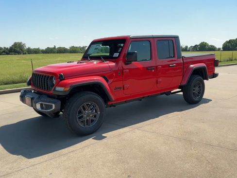 New 2024 Jeep Gladiator Sport image 4