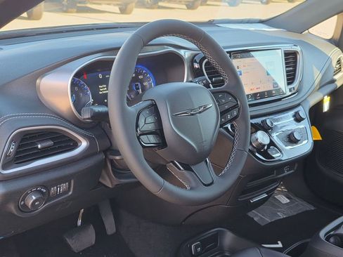 New 2026 Chrysler Pacifica Select w/ S Appearance Package image 7