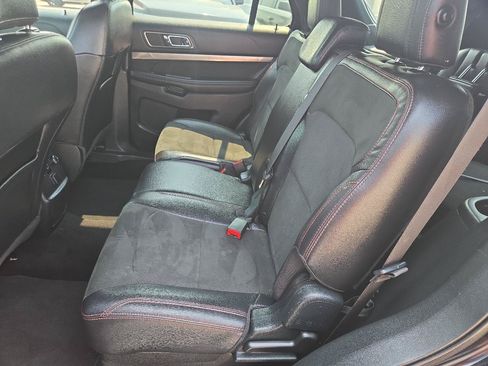 Used 2019 Ford Explorer XLT w/ Equipment Group 202A FWD image 13