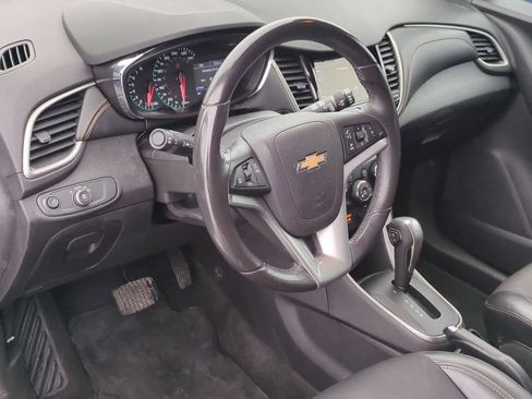 Used 2019 Chevrolet Trax LT w/ Driver Confidence Package image 2