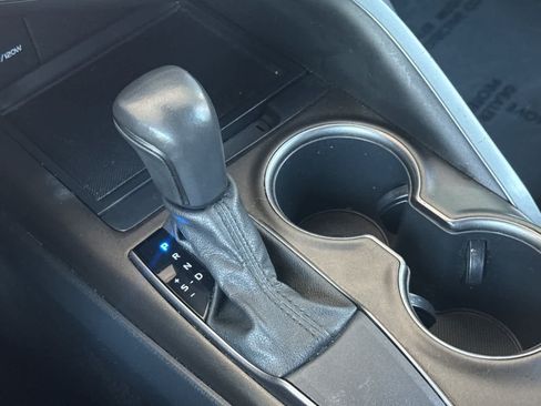Used 2021 Toyota Camry SE FWD image 21