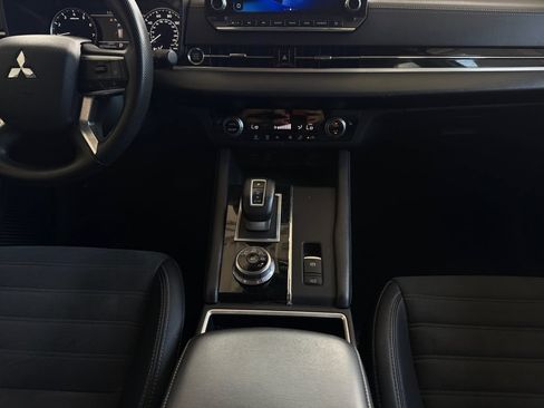 Used 2024 Mitsubishi Outlander SE FWD image 11