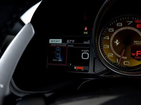 Used 2019 Ferrari Portofino image 34