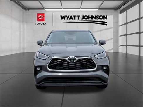 Certified 2023 Toyota Highlander LE image 8
