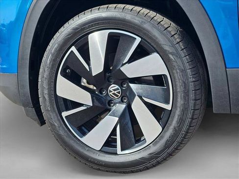Used 2024 Volkswagen Atlas Cross Sport SE FWD image 28