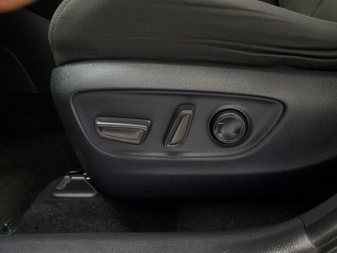 Used 2025 Toyota RAV4 XLE FWD image 19