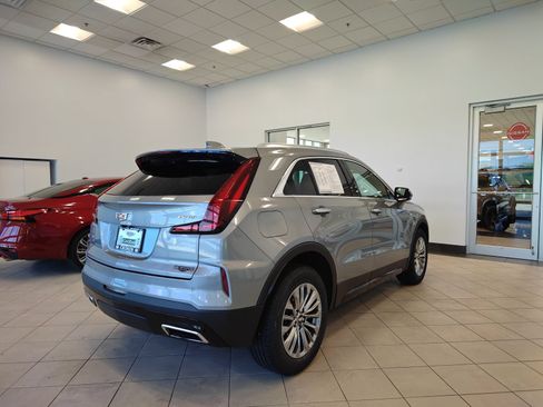 Used 2024 Cadillac XT4 Premium Luxury FWD image 3