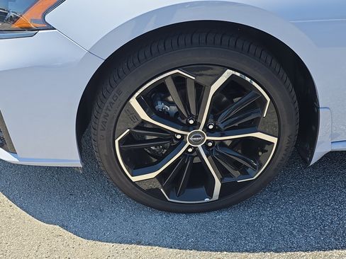 Used 2025 Nissan Altima 2.5 SR image 2