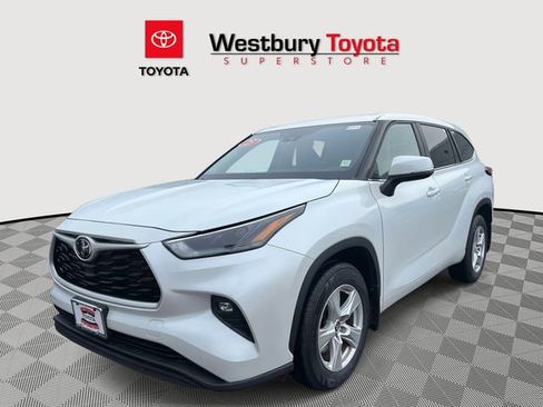 Certified 2023 Toyota Highlander LE image 5