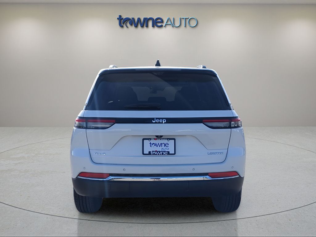 Used 2023 Jeep Grand Cherokee Limited w/ Luxury Tech Group II AWD/4WD image 5