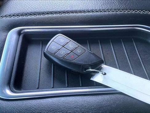 Used 2021 GMC Yukon Denali w/ Denali Premium Package AWD/4WD image 11