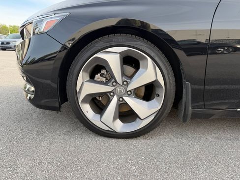 Used 2018 Honda Accord Touring image 7