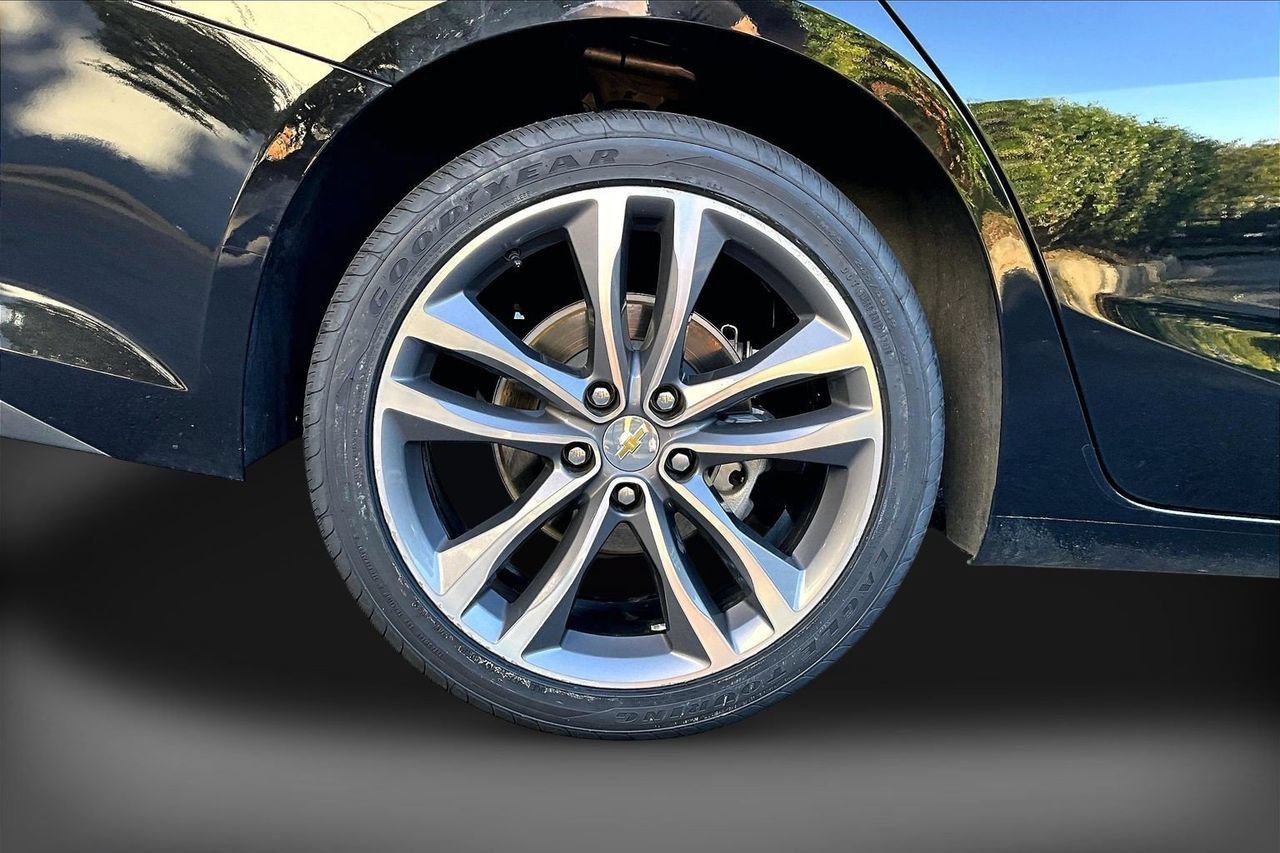 Used 2025 Chevrolet Malibu LT FWD image 34