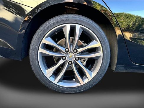 Used 2025 Chevrolet Malibu LT FWD image 34