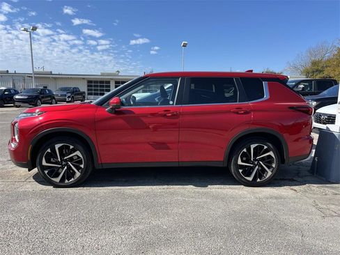 Used 2024 Mitsubishi Outlander SE Black Edition image 5