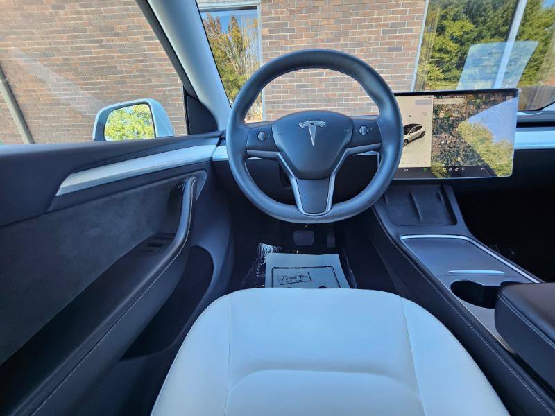 Used 2023 Tesla Model Y AWD image 4